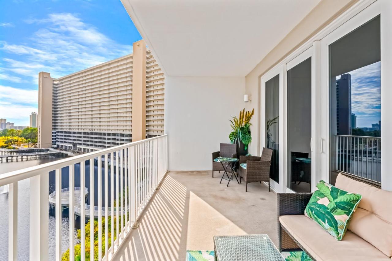 Laketown Wharf 637 - Tropical Vibes *