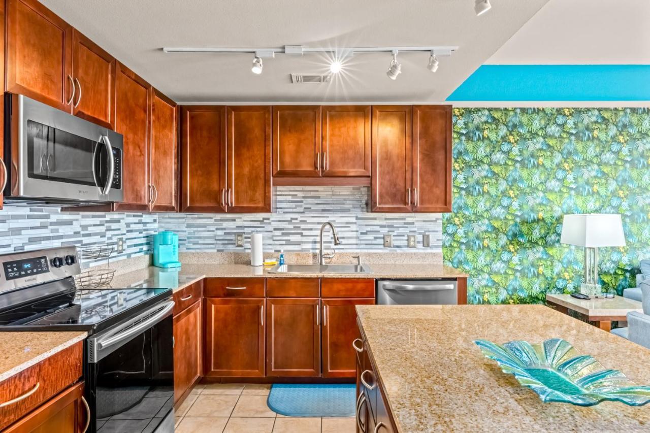 Laketown Wharf 637 - Tropical Vibes Apartment